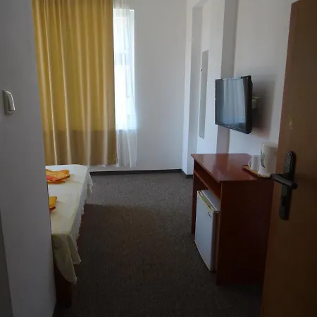 Dobrevi Konukevi *