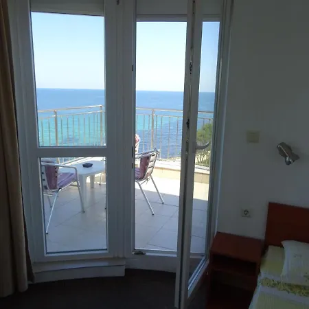 Πανσιόν Dobrevi