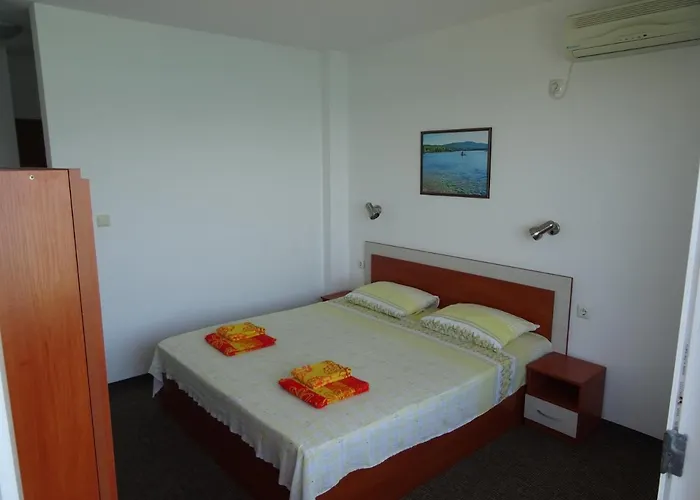 Dobrevi Πανσιόν 4*